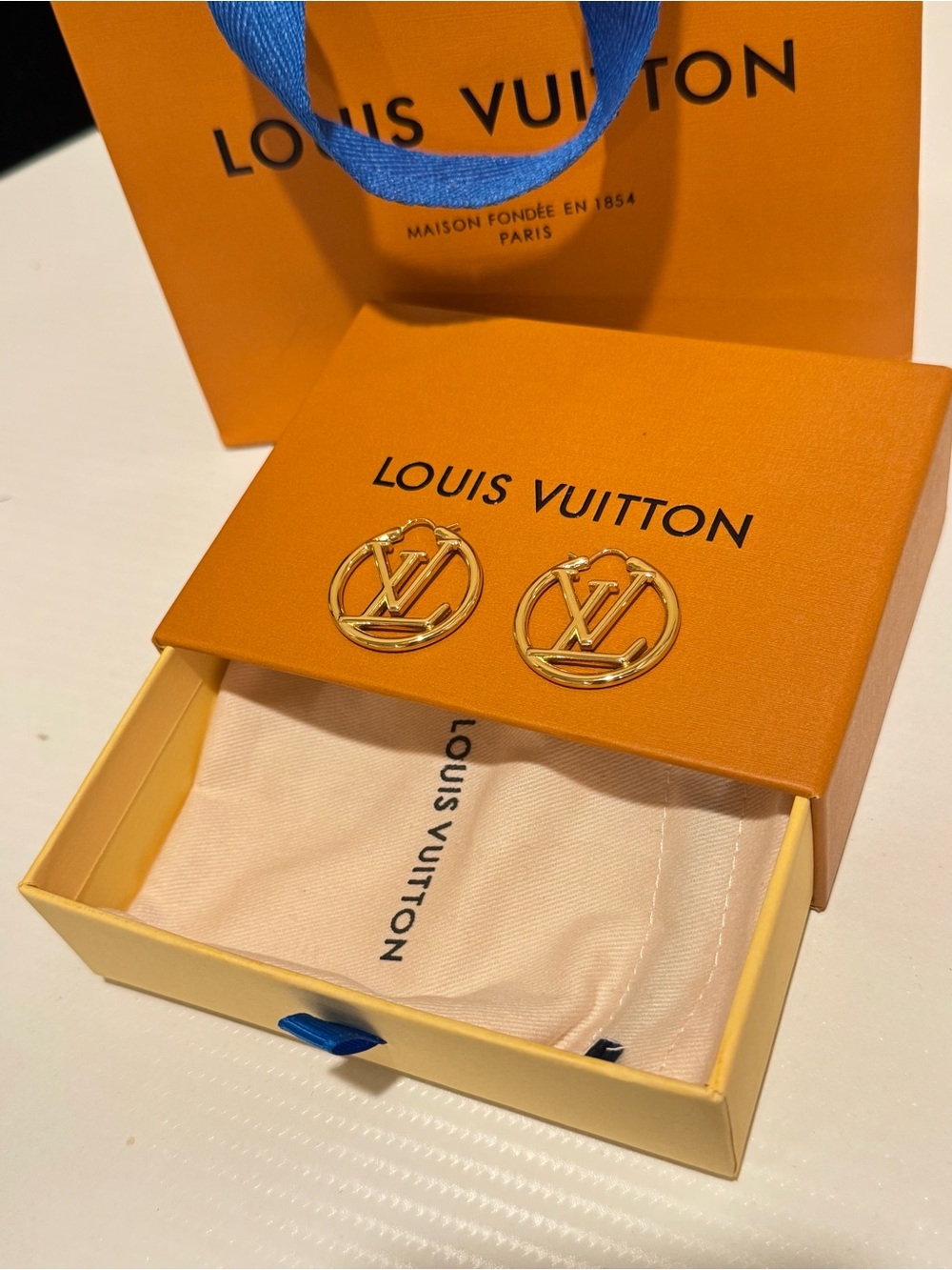 Gold Logo LV Circle Drop Earrings — Luxury Women’s Jewelry - Picture 4 of 8
